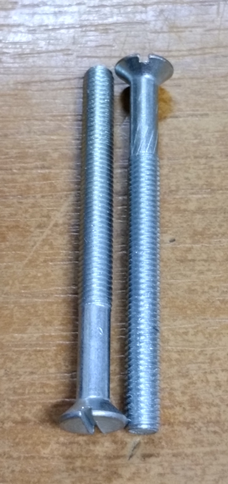 Šroub se zápustnou hlavou M5x55 do oken